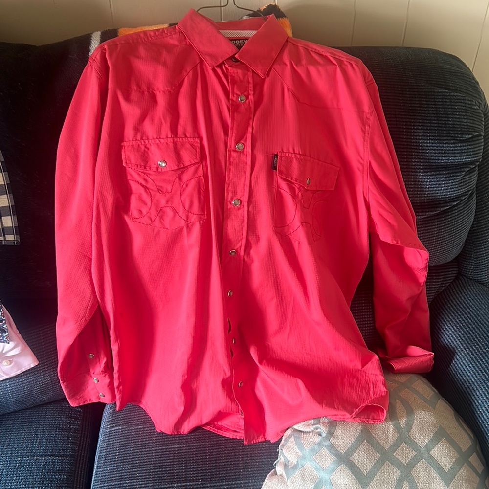 Men’s Large Vented Shirt.